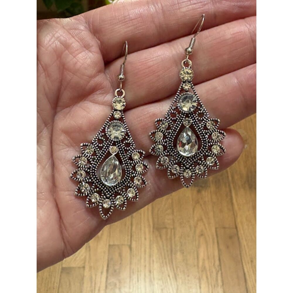 Vintage-Inspired Silver Rhinestone Earrings